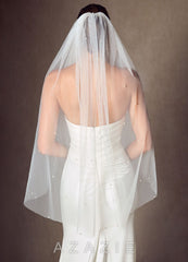 Jenna Pearl Hip Length Veil