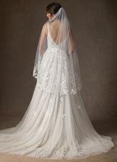 Blooming Petal-Edged Lace Fingertip Veil