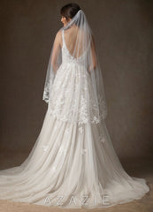 Blooming Petal-Edged Lace Fingertip Veil