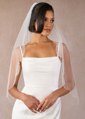 Beaded Trim Scalloped Hip Length Veil