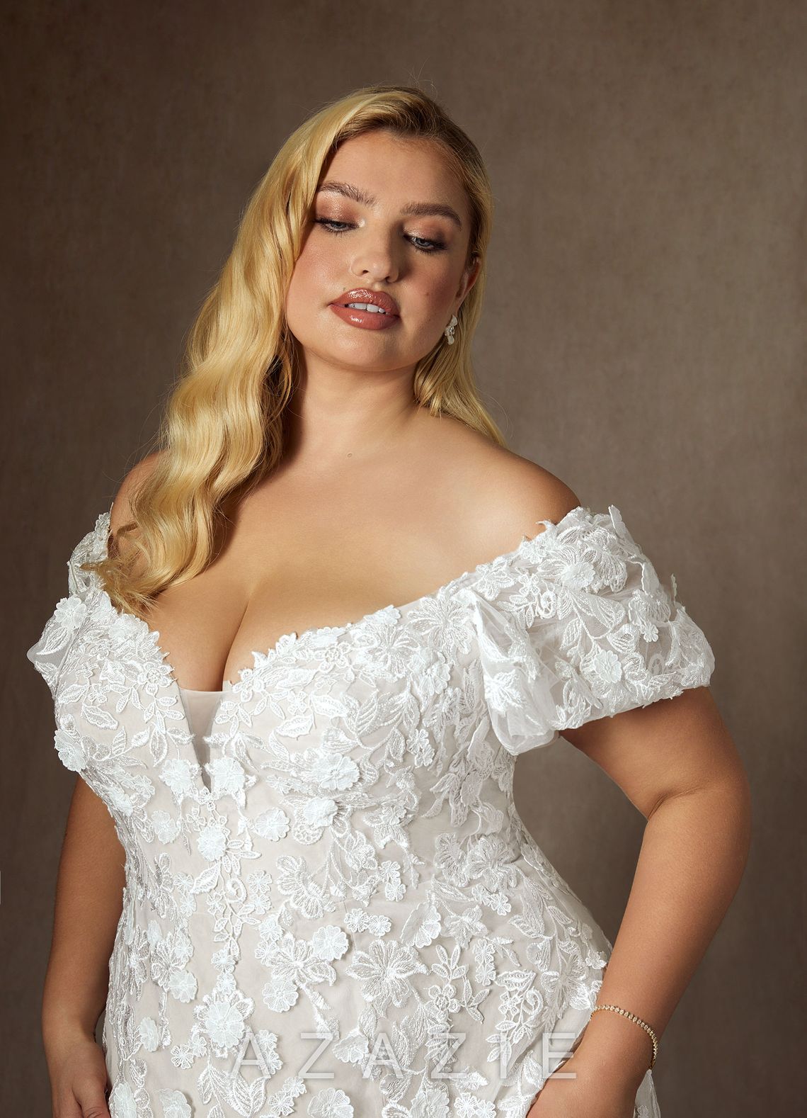 Azazie Vivienne Diamond White A-Line Sweetheart Lace Dress diamond_white