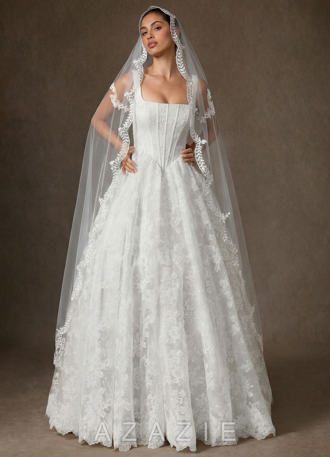 The French Vintage Wheat Lace Chapel Veil with Metal Comb  diamond_white