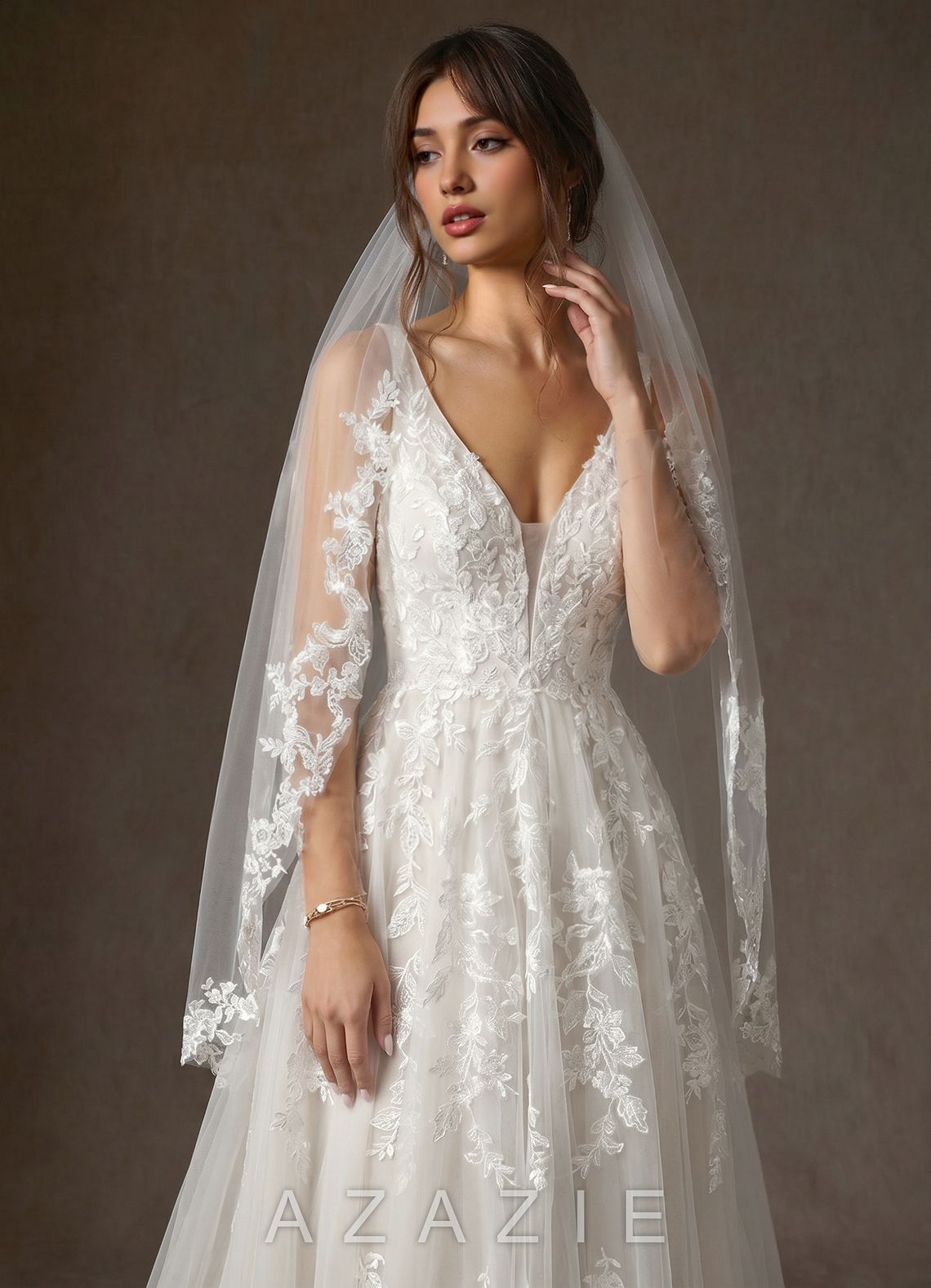 Blooming Petal-Edged Lace Fingertip Veil  diamond_white