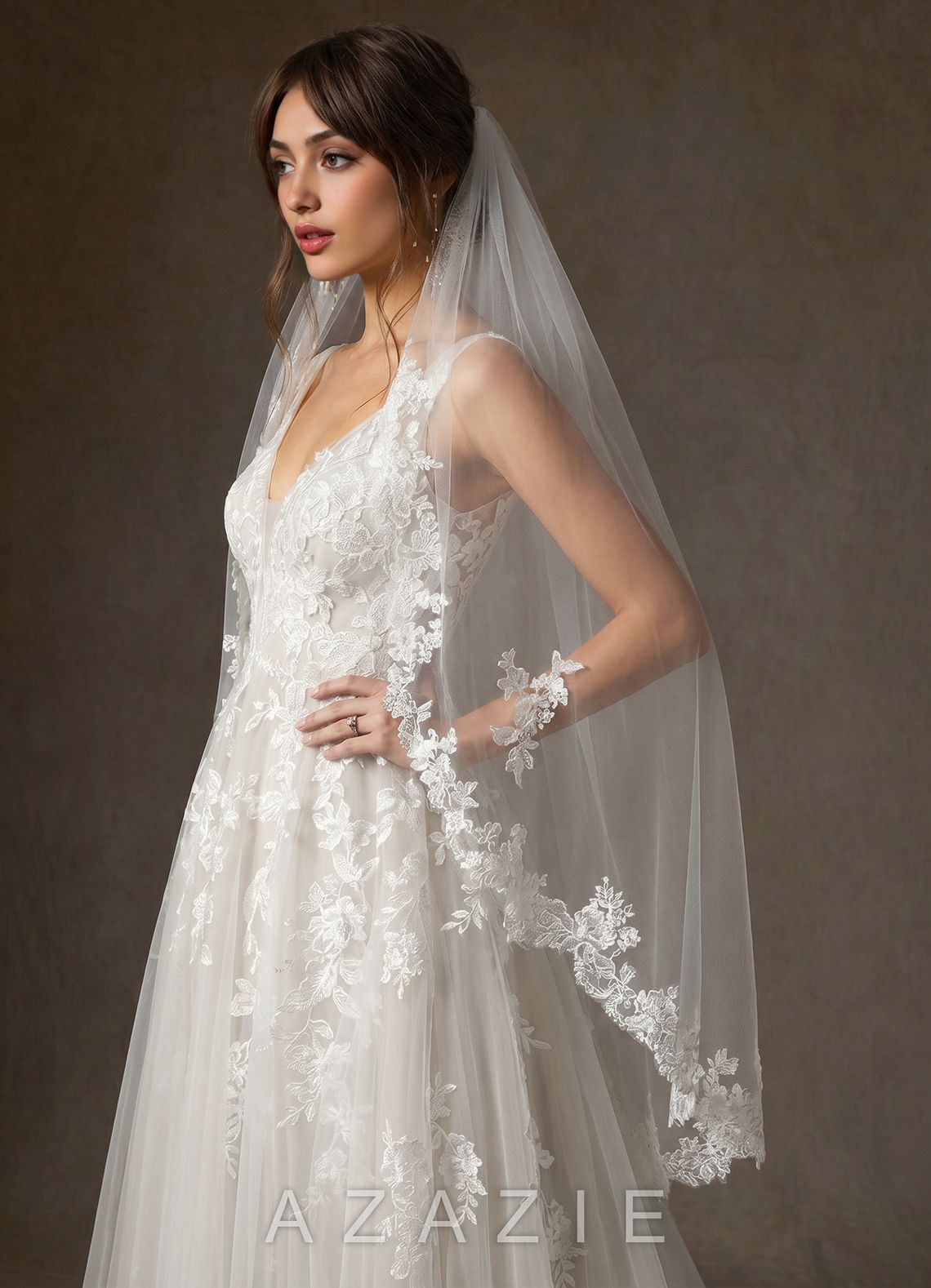 Blooming Petal-Edged Lace Fingertip Veil  diamond_white