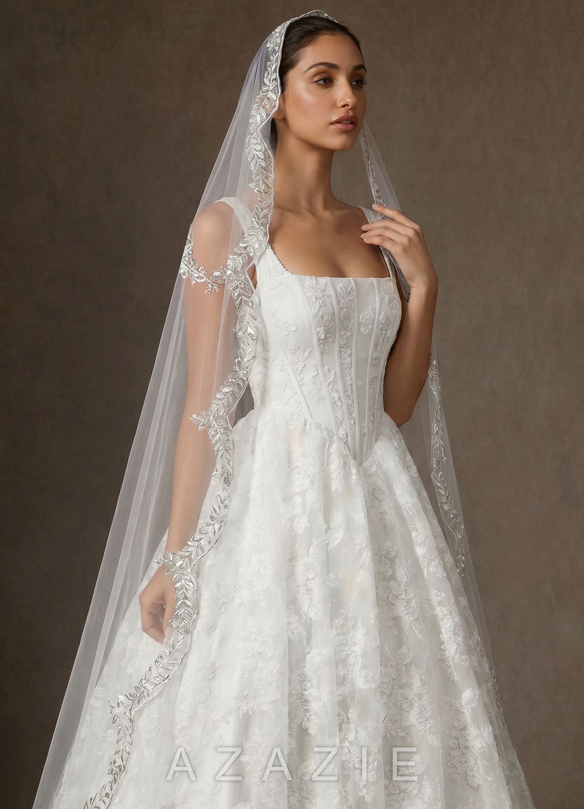 The French Vintage Wheat Lace Chapel Veil with Metal Comb  diamond_white