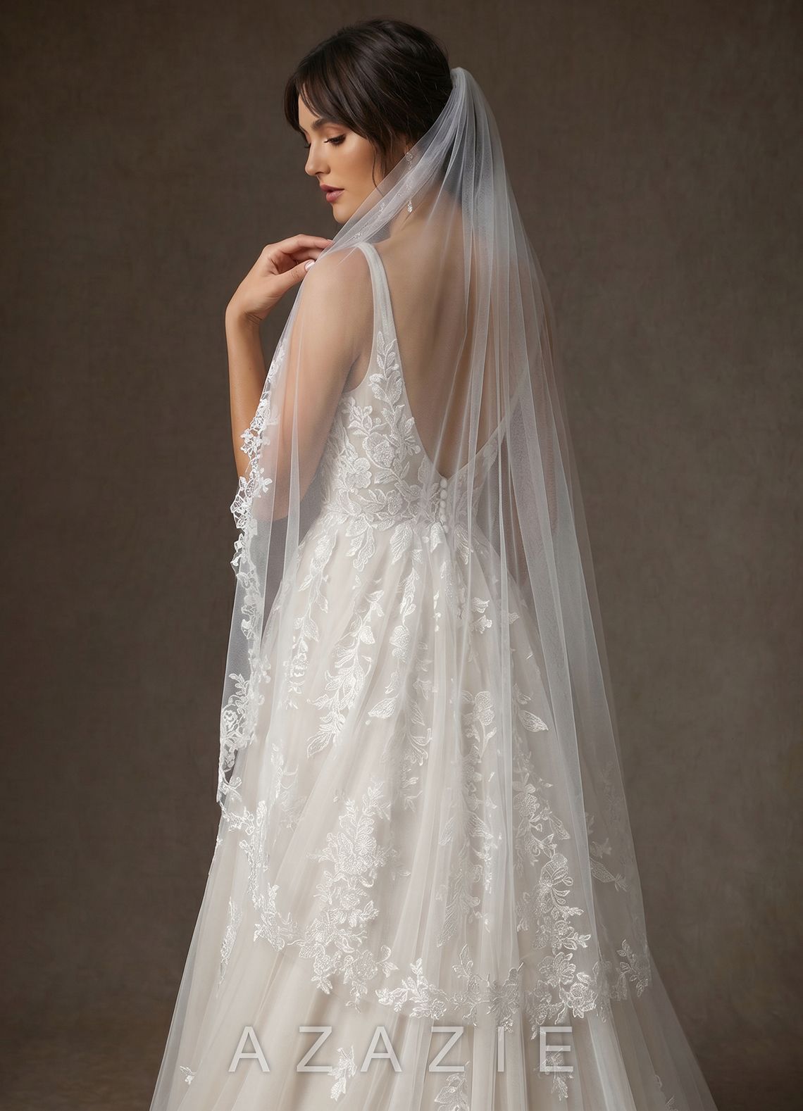 Blooming Petal-Edged Lace Fingertip Veil  diamond_white