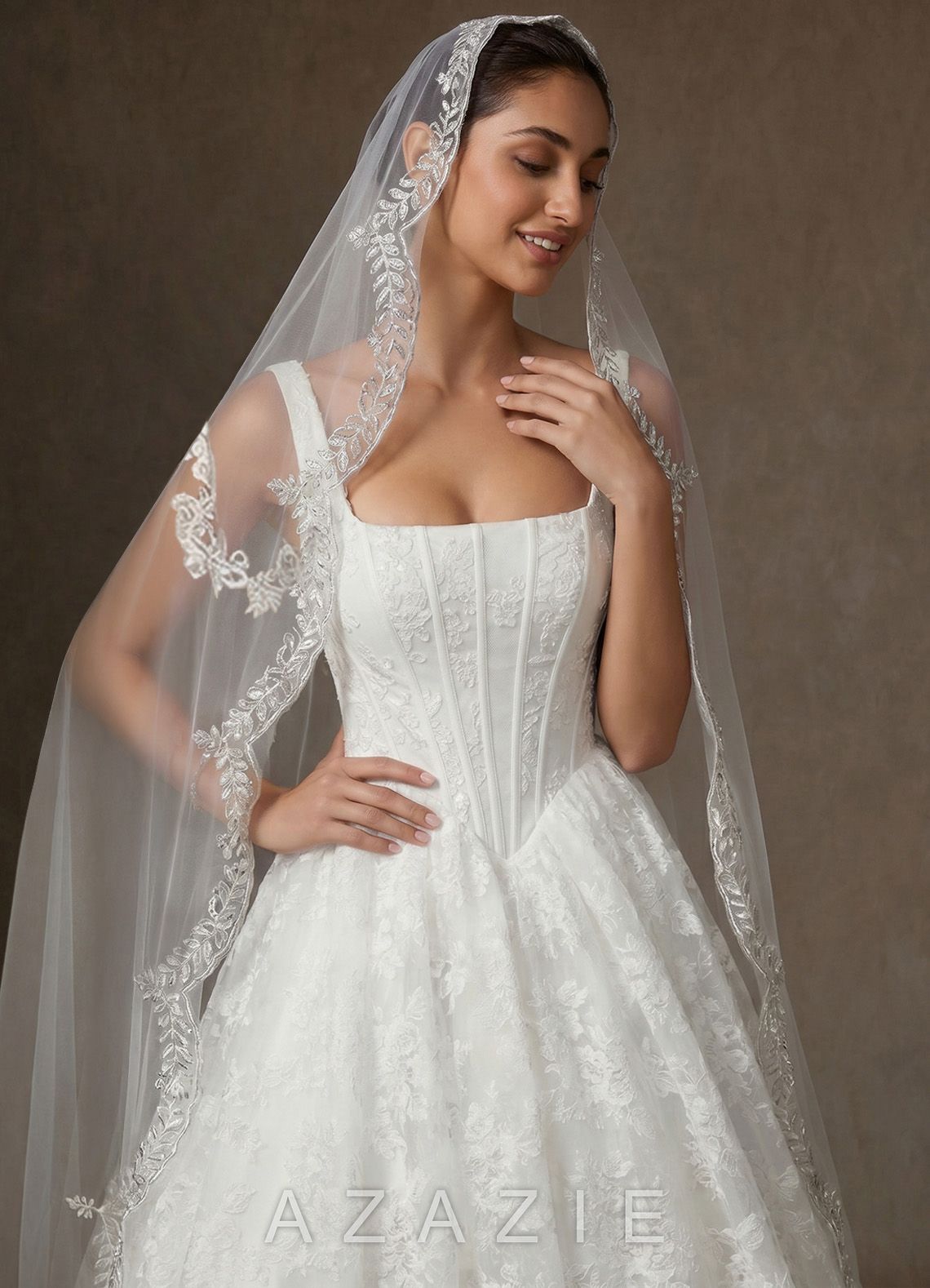 The French Vintage Wheat Lace Chapel Veil with Metal Comb  diamond_white