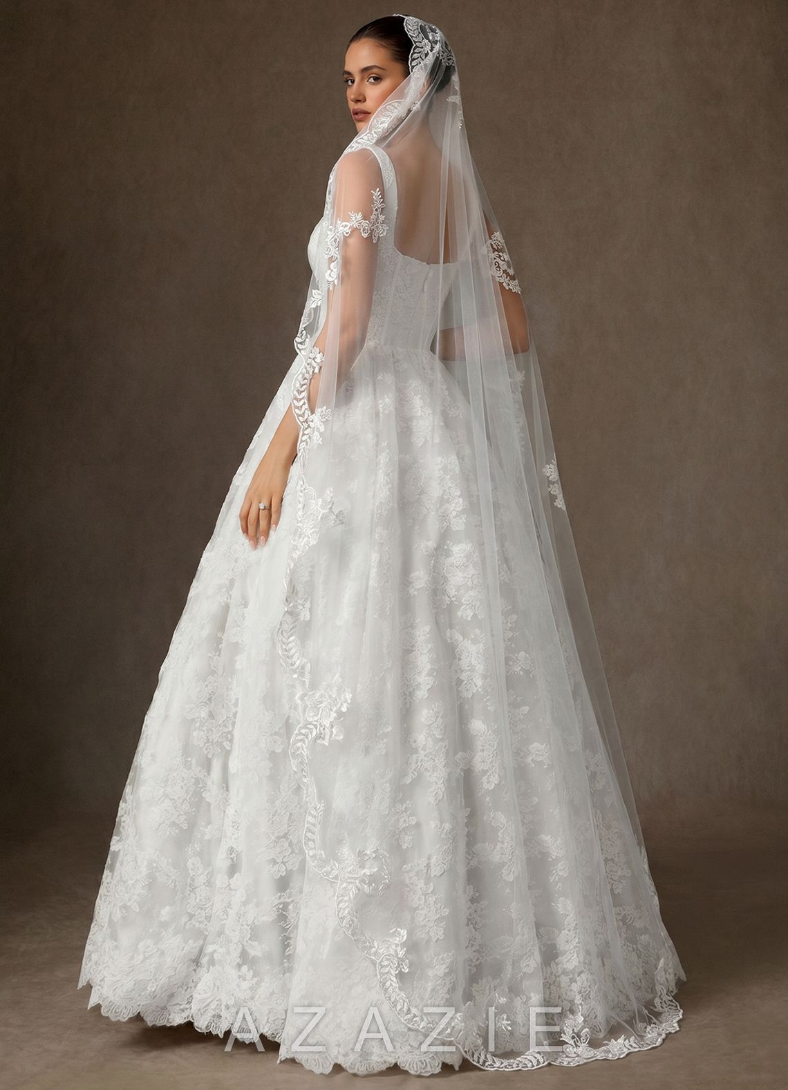 The French Vintage Wheat Lace Chapel Veil with Metal Comb  diamond_white
