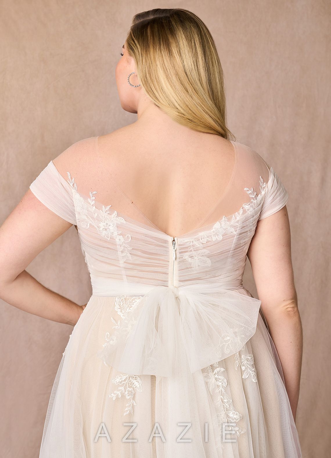 Azazie Cindy Wedding Dress Diamond White Champagne A-Line Illusion Off-The-Shouler Lace Tulle Dress diamond_white/champagne
